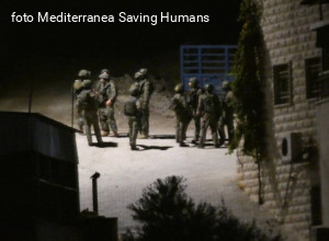 Attacco violento dell’esercito israeliano al villaggio di Tuwani, in Mmasafer Yatta
